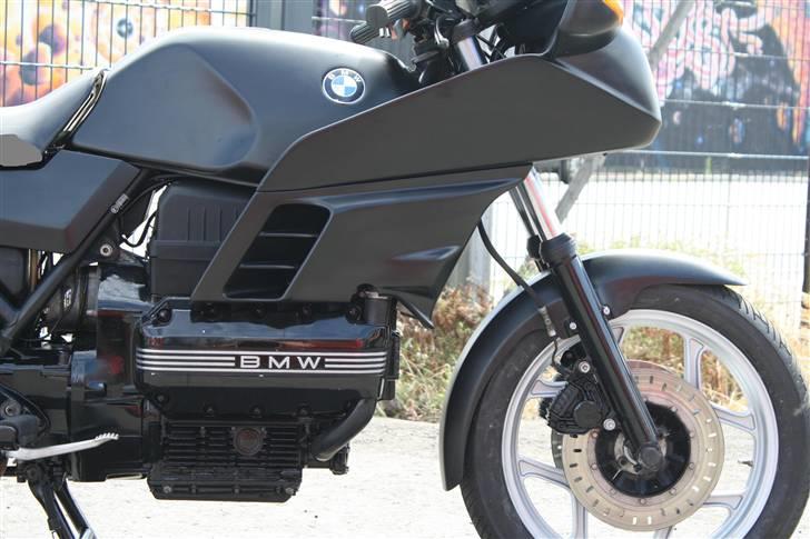 BMW k100rs - tjae matsort er da meget cool, og så må den rigtige lakering vente til finanskrisen er overstået;-) billede 3