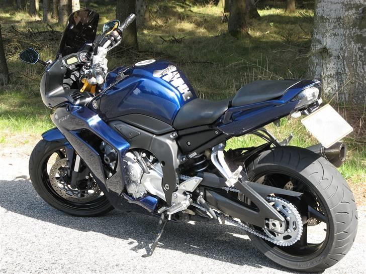 Yamaha FZ1-S aka 'tøse-raketten' (SOLGT) - Meget blå i solen...  billede 10