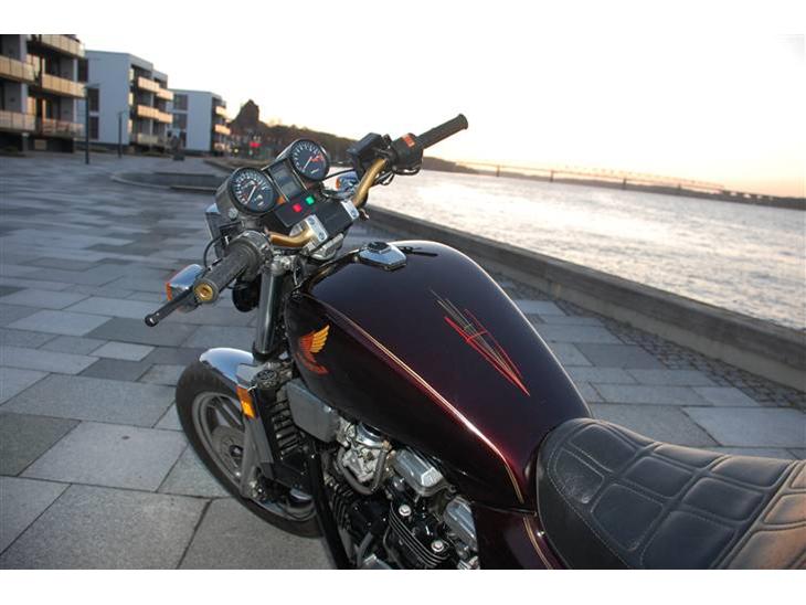 {{currentPhoto.altText}} billede {{currentPhoto.number}}