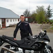 Suzuki GSX750F (The Black Gubbi)