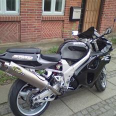 Suzuki TL1000R Solgt