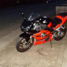 Honda cbr 900 rr fireblade