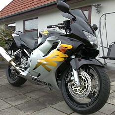 Honda CBR600F4