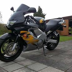 Honda CBR600F4
