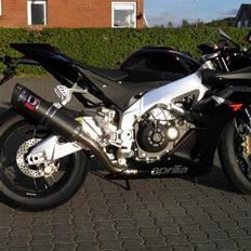 Aprilia RSV4 R