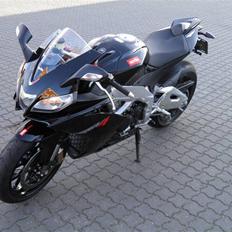 Aprilia RSV4 R