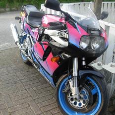 Suzuki GSX 750 R-W
