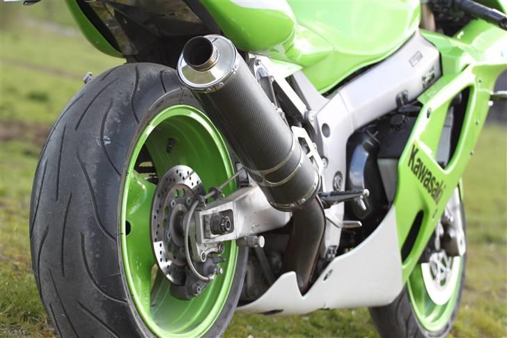 Kawasaki ZX7R billede 5