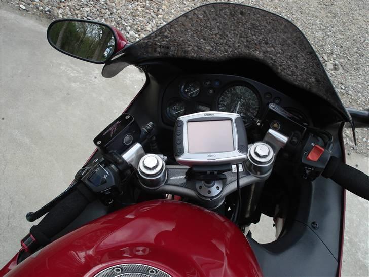 Honda cbr 1100 xx blackbird - lidt af cockpittet.... Zumo 550 monteret i centerhullet  billede 18