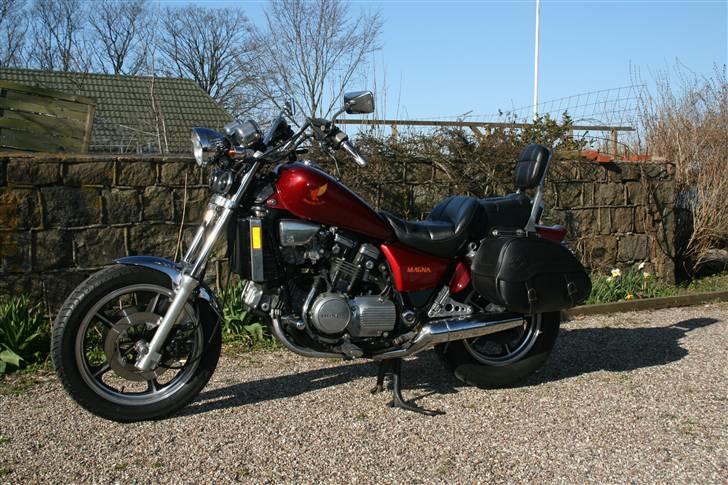 Honda VF 700 Magna billede 1