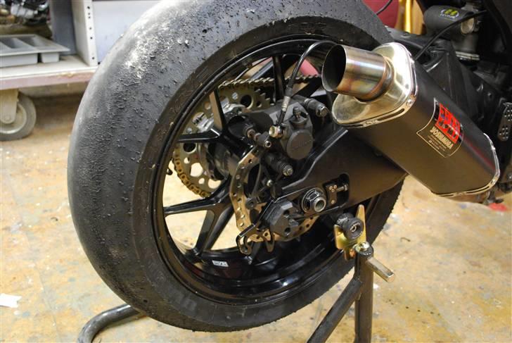 Suzuki GSX-R1000 - Banecykel - PVM Magnesium med flydende bagskive billede 10