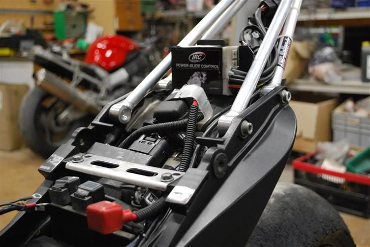 Suzuki GSX-R1000 - Banecykel - IRC Power Slide Control, IRC Quickshift og Alu-bagstel billede 11