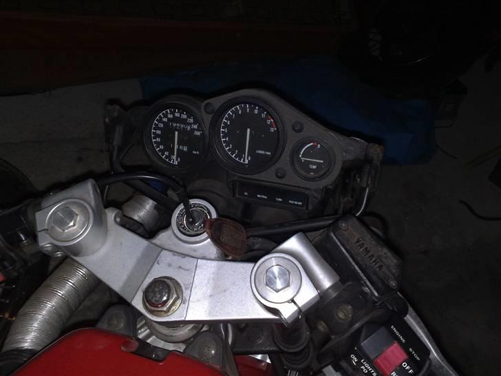 Yamaha FZR 600 billede 2