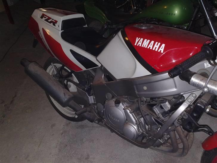 Yamaha FZR 600 billede 5