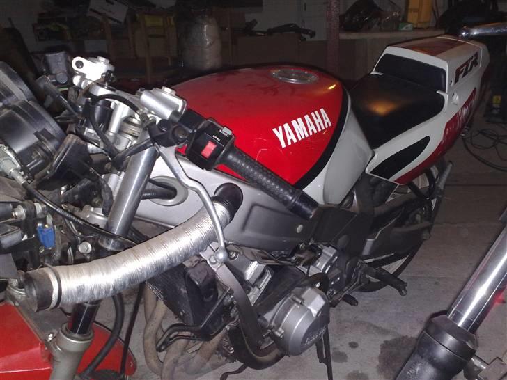 Yamaha FZR 600 billede 6