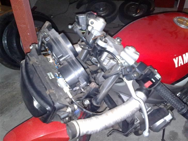 Yamaha FZR 600 billede 7