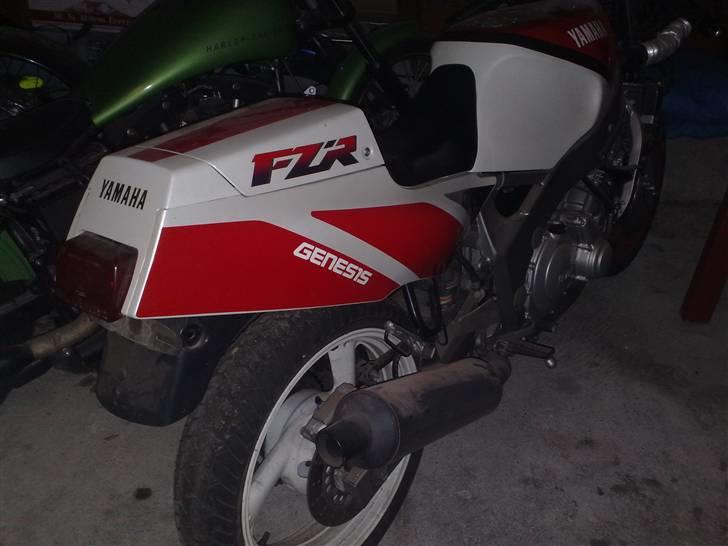 Yamaha FZR 600 billede 8