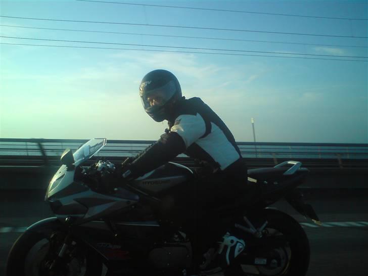 Hyosung GT250R - På vej over storebælt på lavbroen. En ret fantastisk forårsaften ! billede 1