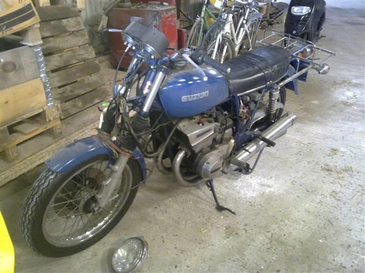 Suzuki GT 550 billede 1