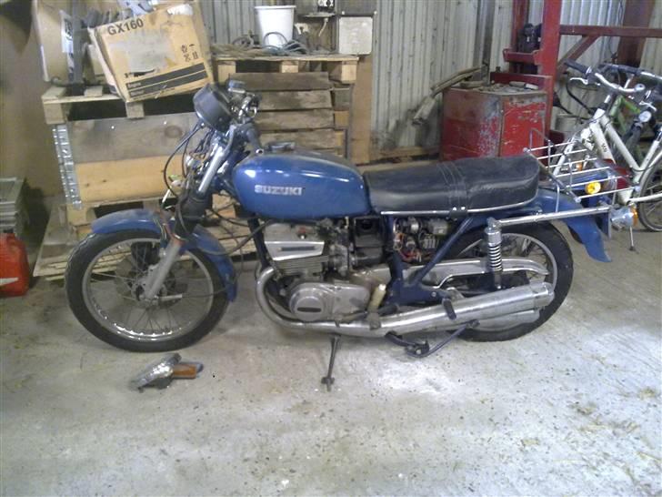 Suzuki GT 550 billede 2