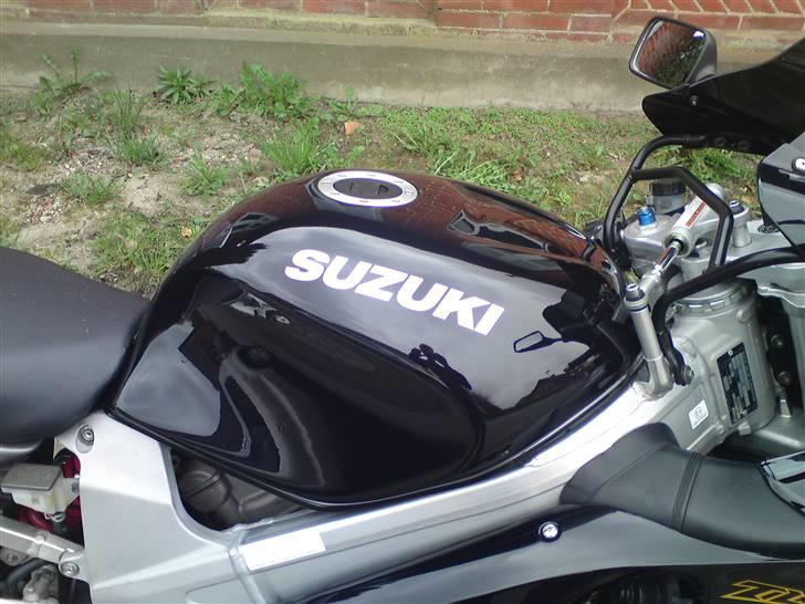 Suzuki TL1000R Solgt - Ny grafik på tanken billede 5