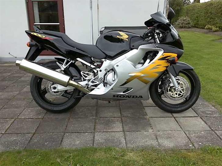 Honda CBR600F4 billede 1