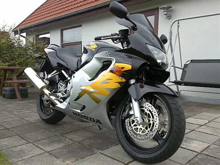 Honda CBR600F4 billede 2