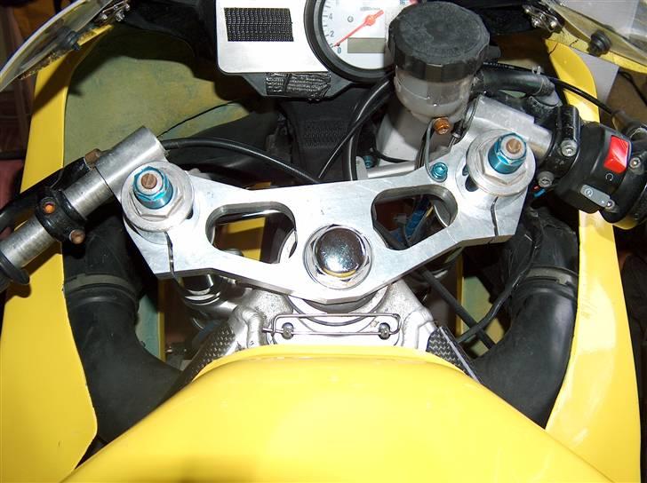 Yamaha R6 - Den første homemade gaffelbro, men... der skal laves en ny i lidt mere elegant design billede 4