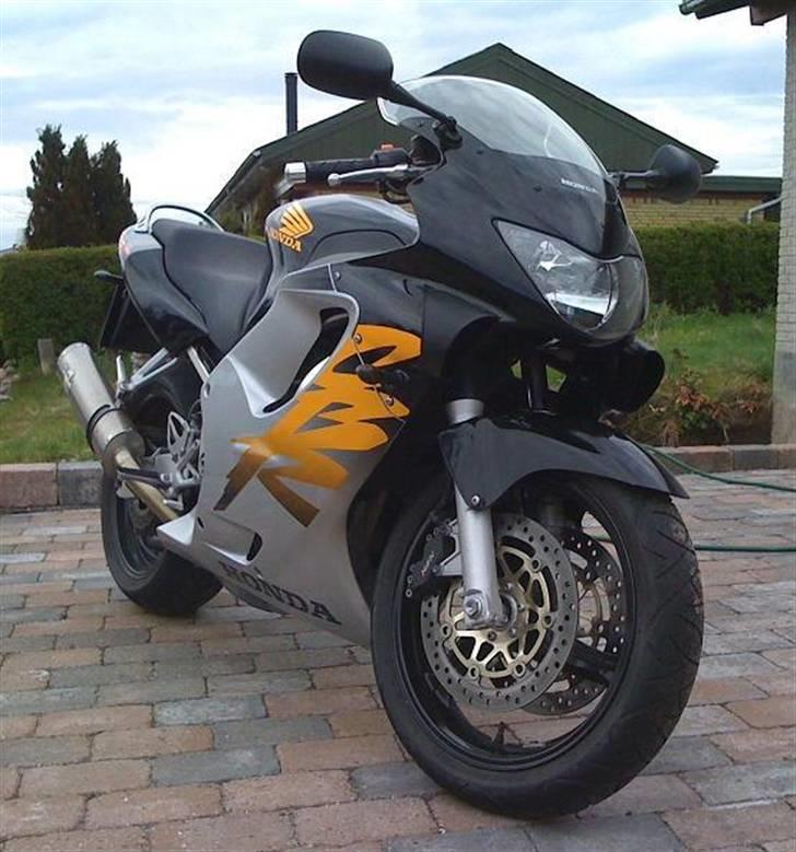 Honda CBR 600F4 billede 1