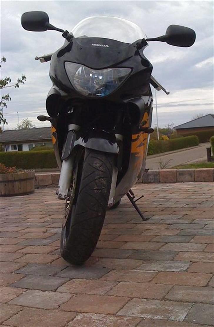 Honda CBR 600F4 billede 2