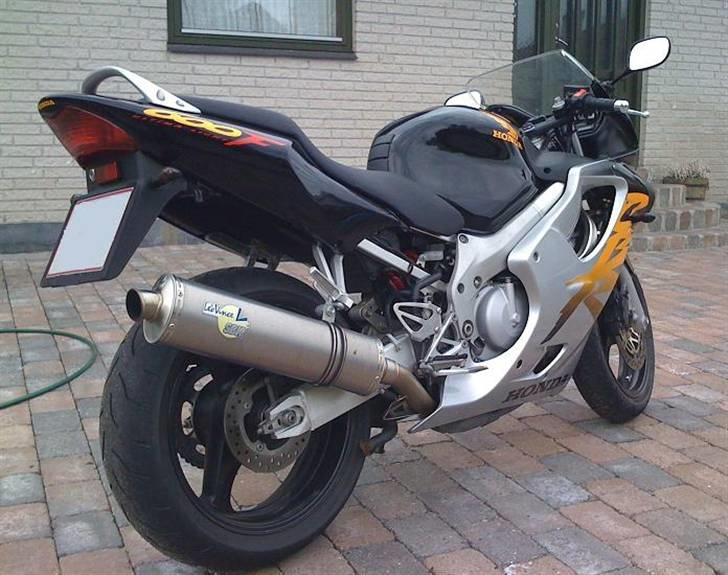 Honda CBR 600F4 billede 4