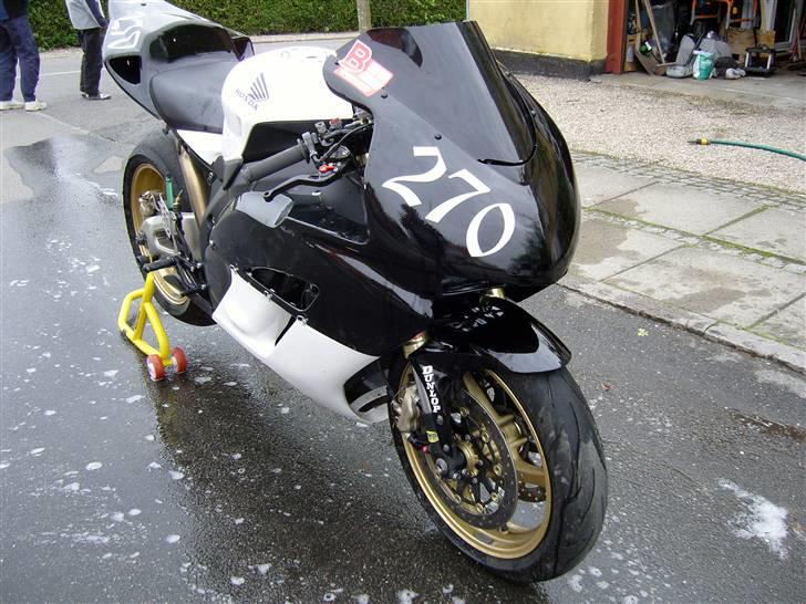 Honda CBR 1000rr Fireblade SOLGT billede 1