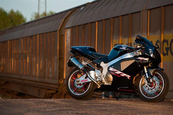 Honda VTR1000 SP2 - SOLGT billede 1