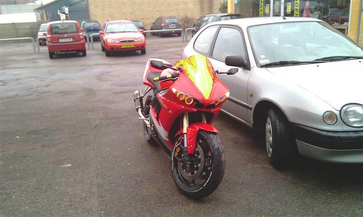 Yamaha R6  YFZ - lige trykket ud for at trille ned på værksted 2011 billede 11