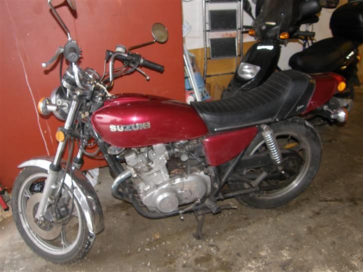 Suzuki gs 425 ( solgt) billede 2