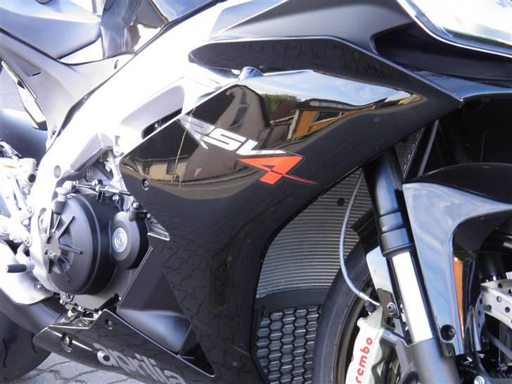 Aprilia RSV4 R billede 8