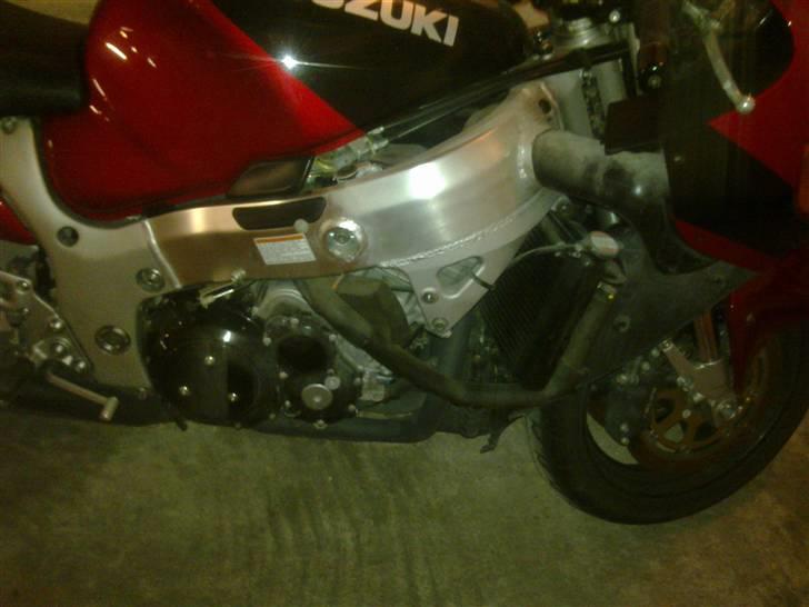 Suzuki Hayabusa - Klargøringen med skift af olie, vand og tændrør. billede 8