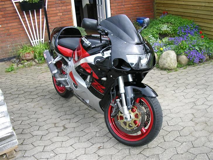 Suzuki gsxr 750 srad solgt billede 19