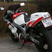 Yamaha Fzr