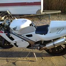 Honda Vfr 400 nc30 banejern
