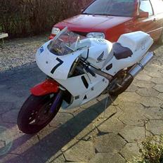Honda Vfr 400 nc30 banejern