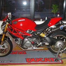 Ducati Monster 1100 S