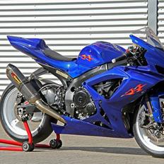 Suzuki GSX-R 750 Baneracer