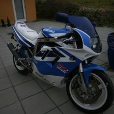 Suzuki GSX R 750