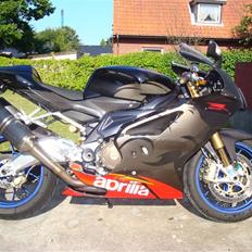 Aprilia RSV Mille Factory R