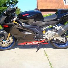 Aprilia RSV Mille Factory R