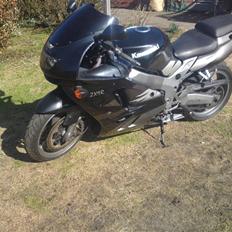 Kawasaki zx9r 
