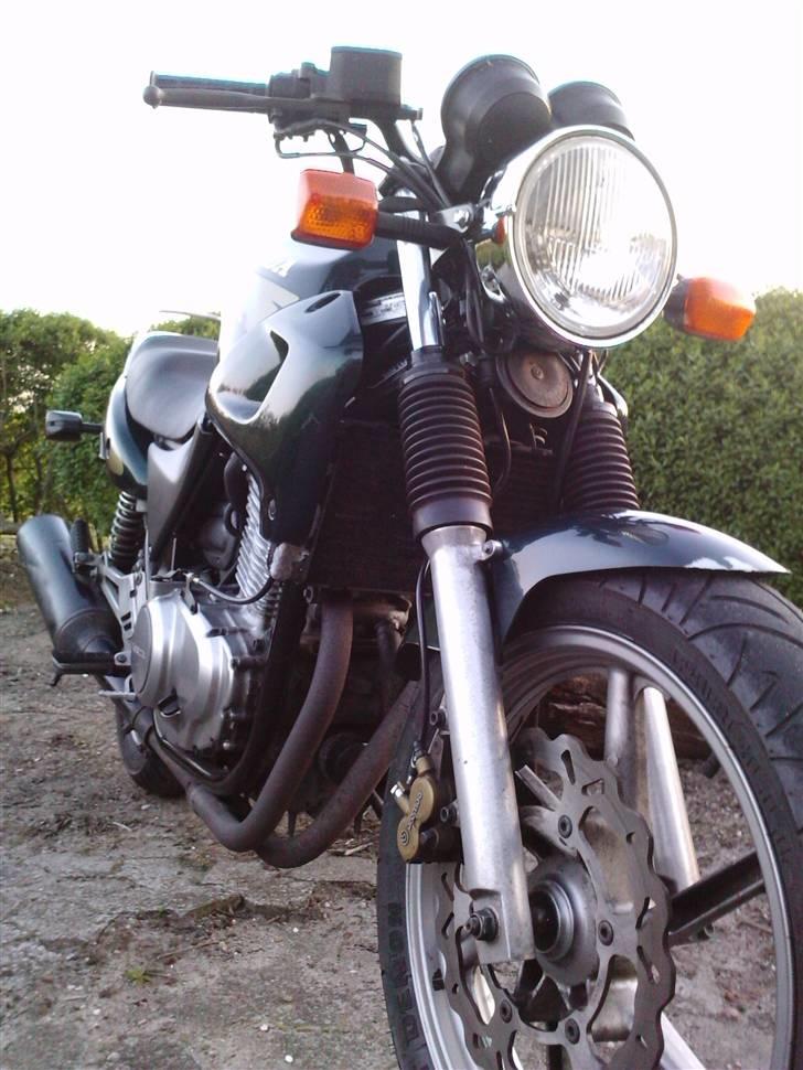 Honda CB 500 - Her ses bælgene på forgaflen tydeligt. billede 1