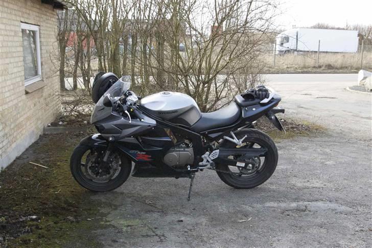Hyosung GT250R 2008 "Solgt" billede 1