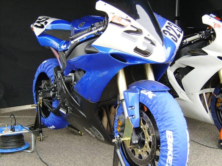 Yamaha YZF-R1 Baneracer ***SOLGT*** billede 2